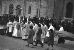 Rückkehr der Chorherren 1945.jpg